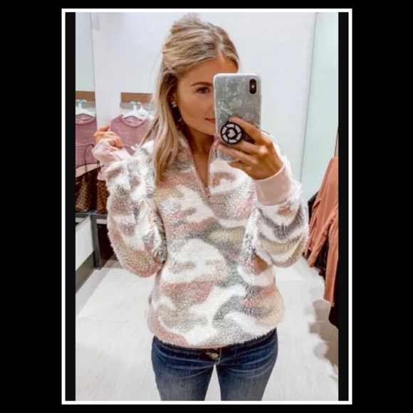 ‼️CLEARANCE PRICE FIRM‼️HP🎉🤍Multicolor Sherpa Hoodie🤍 - Picture 6 of 10